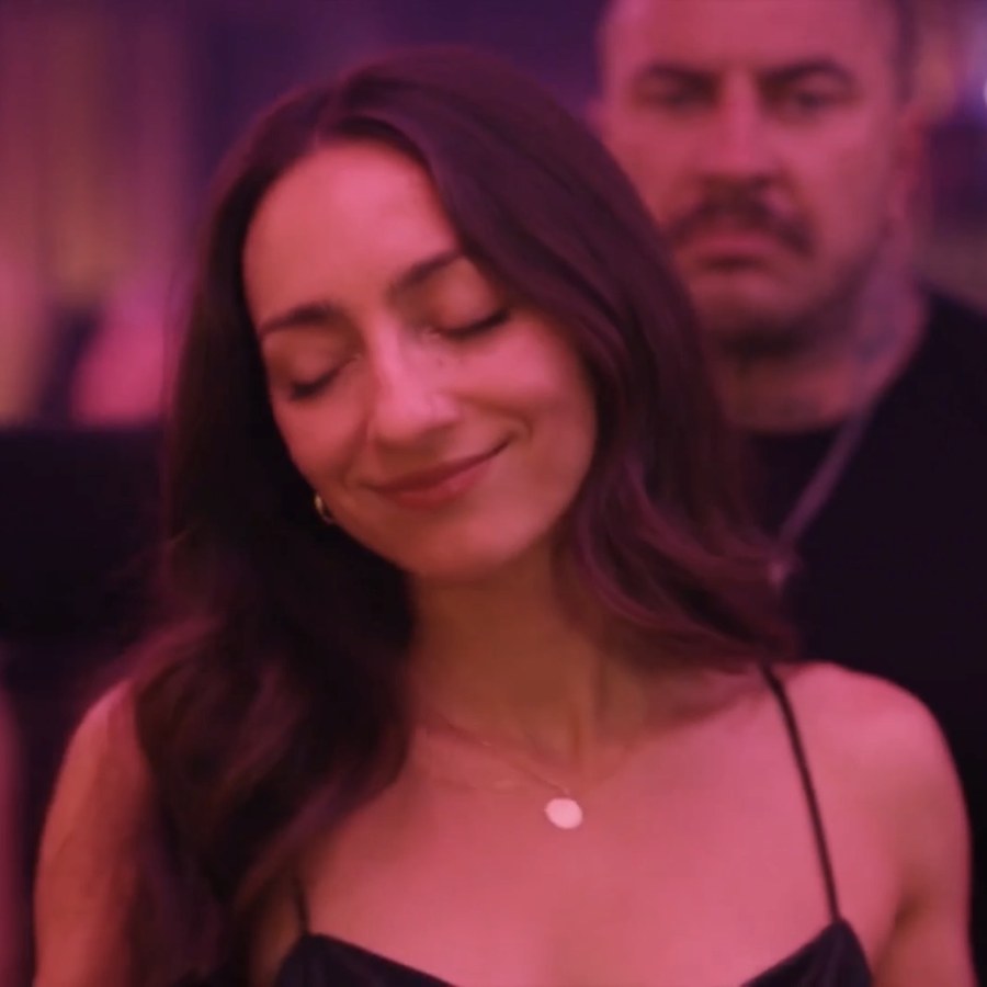 Poly in a Bennyverse episode